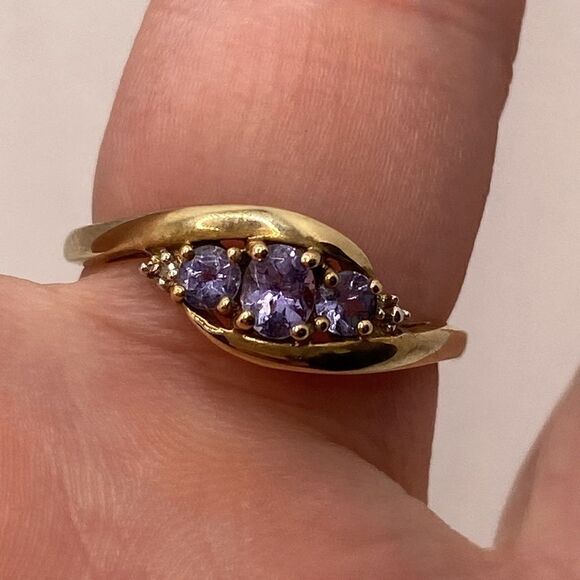 💛 10k Yellow Gold Tanzanite & Diamond Ring - Picture 1 of 6